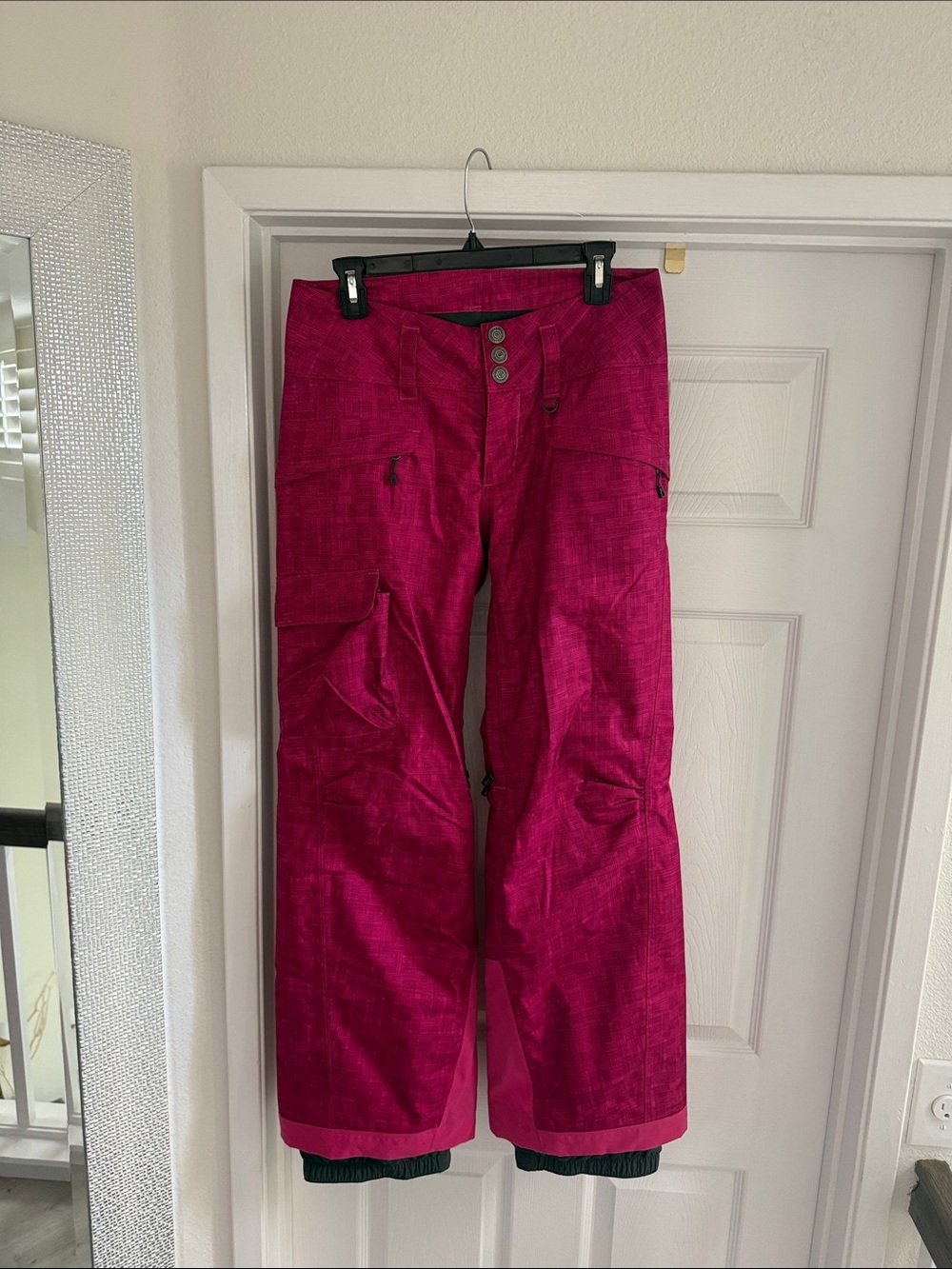 women’s Patagonia mid-rise hot pink snow pants